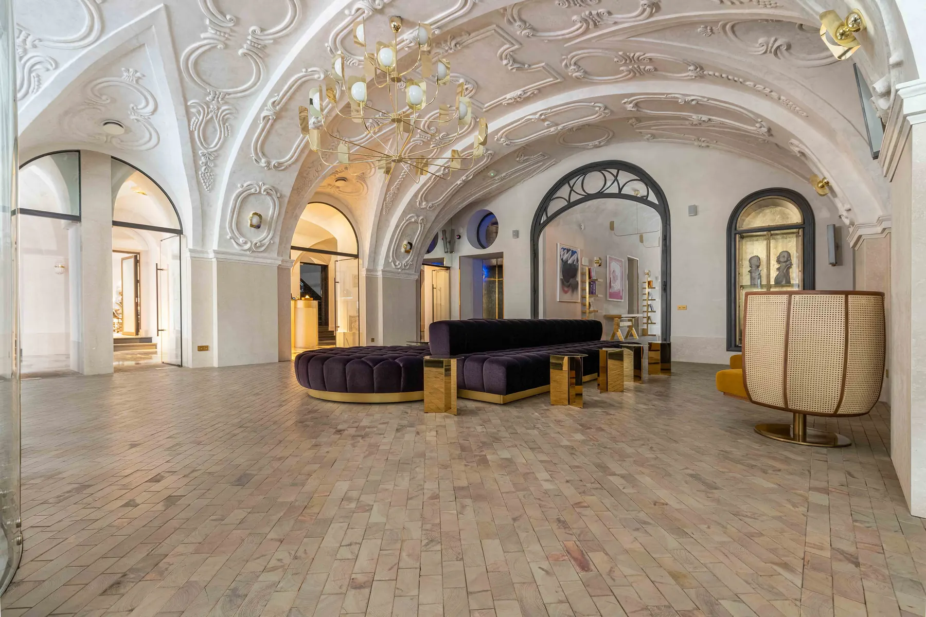 Drewniana posadzka pod sklepieniem holu H15 Luxury Palace, zdjęcie 9