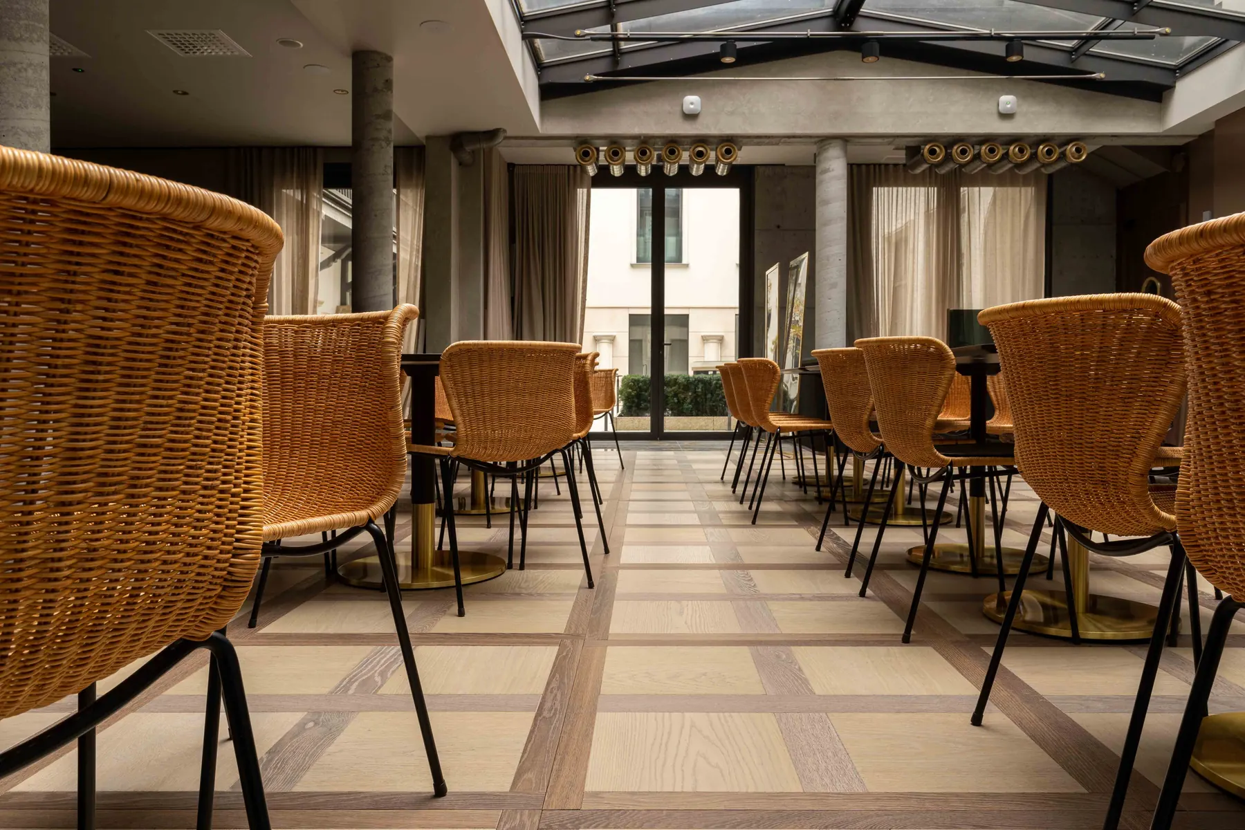 Drewniana posadzka pod sklepieniem holu H15 Luxury Palace, zdjęcie 12