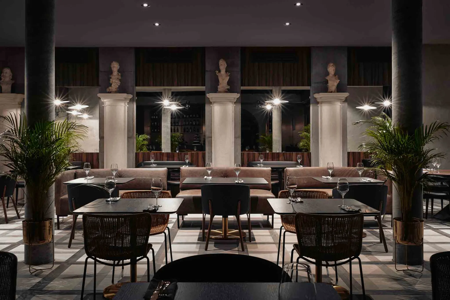 Drewniana posadzka pod sklepieniem holu H15 Luxury Palace, zdjęcie 17