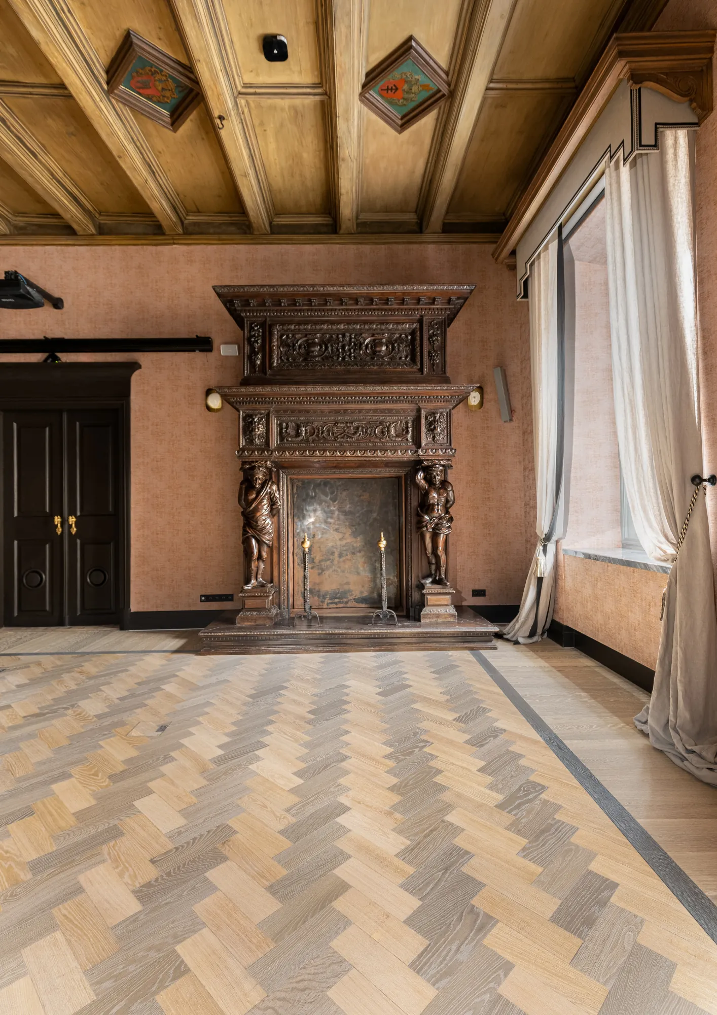 Drewniana posadzka pod sklepieniem holu H15 Luxury Palace, zdjęcie 6