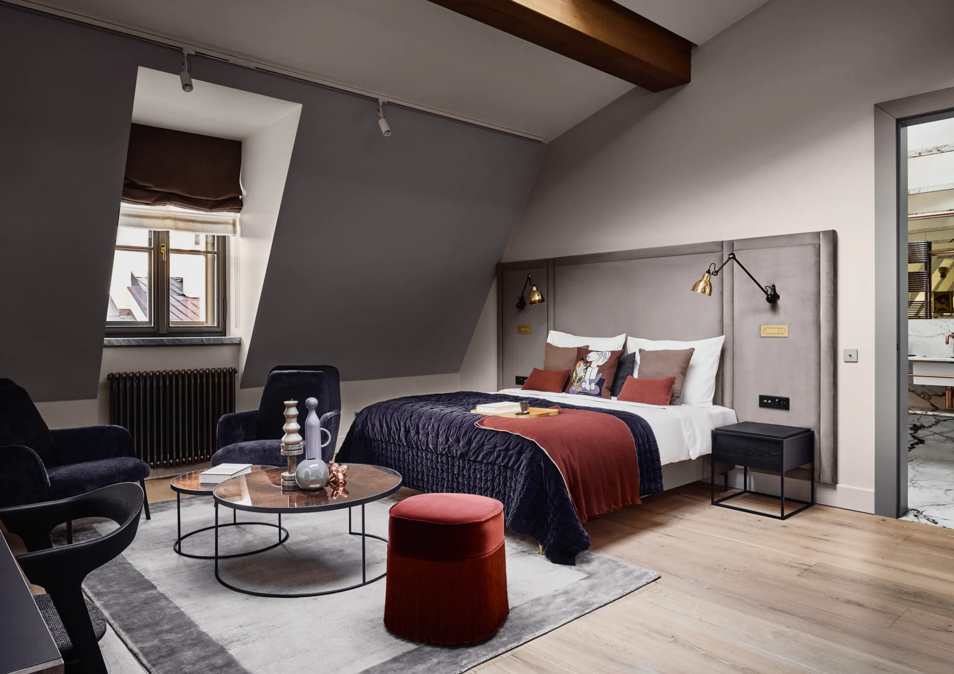 Dębowa podłoga w pokoju hotelowym H15 Luxury Palace