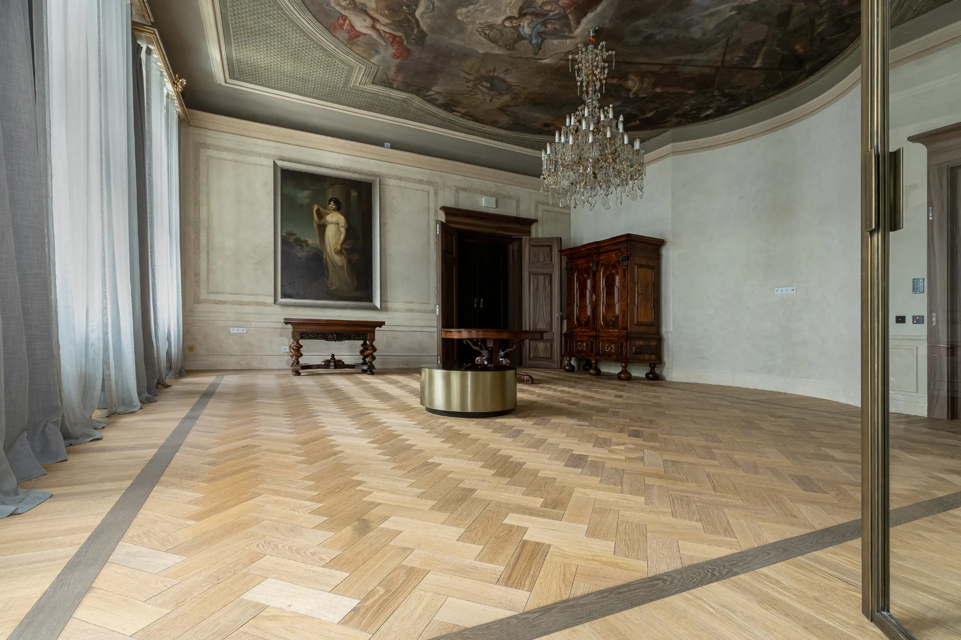 Drewniana posadzka pod sklepieniem holu H15 Luxury Palace