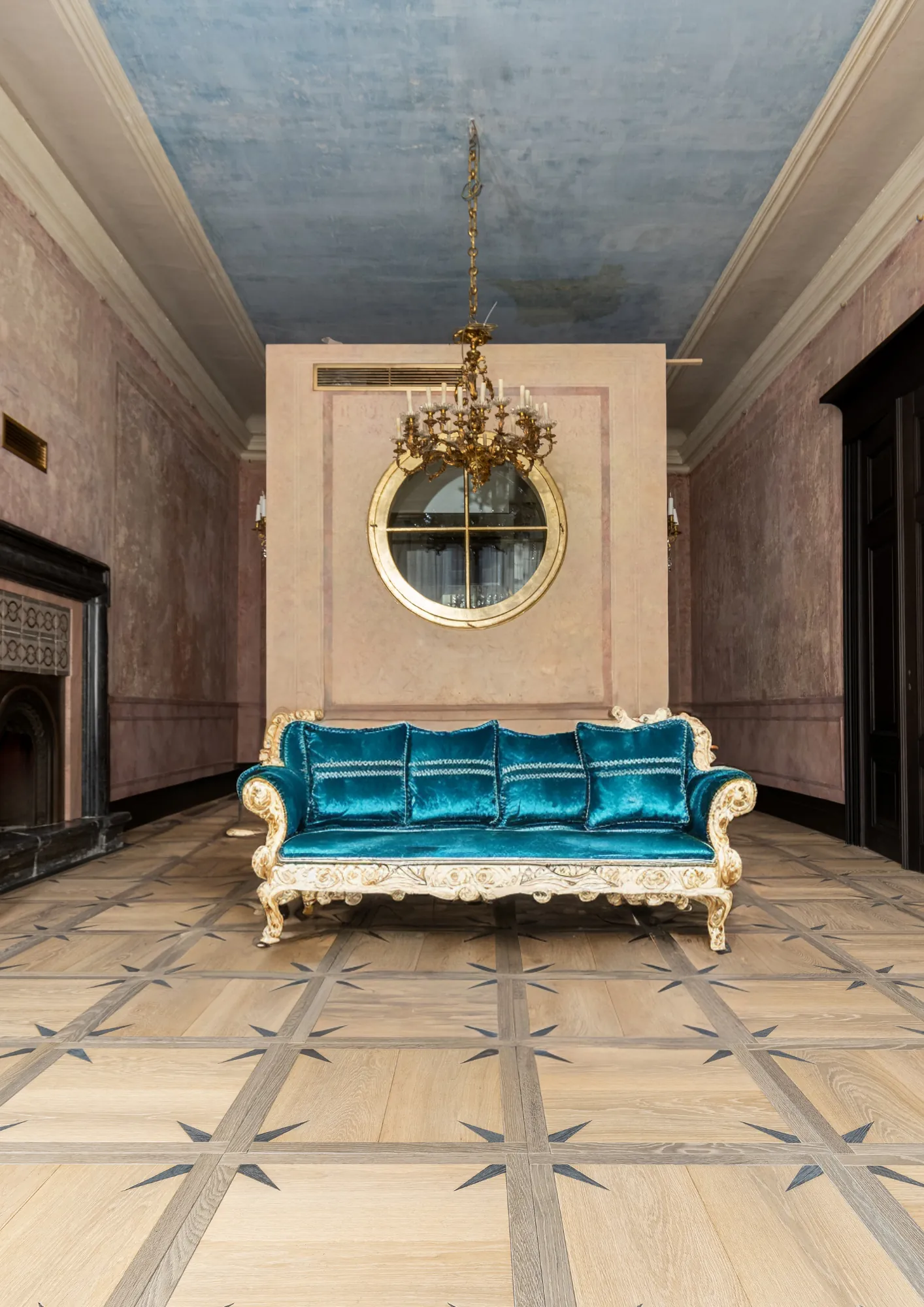 Drewniana posadzka pod sklepieniem holu H15 Luxury Palace, zdjęcie 5
